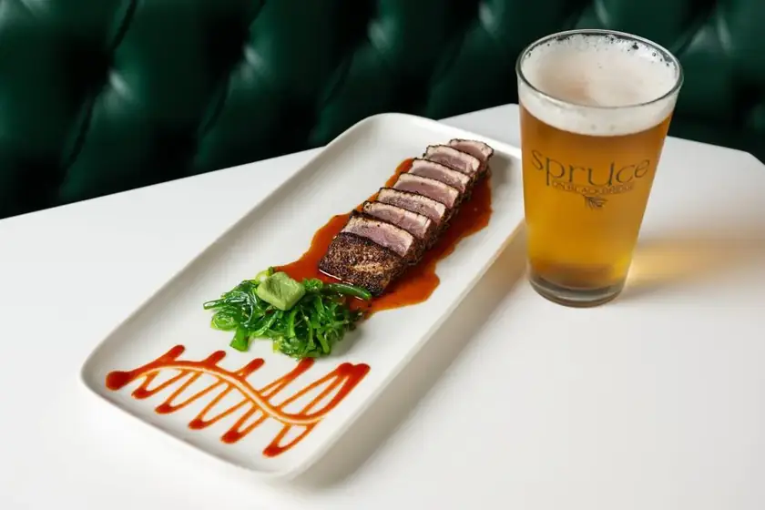 Seared tuna slices with seaweed salad and wasabi